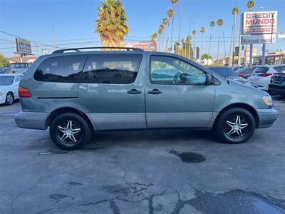 2000 Toyota Sienna CE   - Photo 5 - Los Angeles, CA 91306