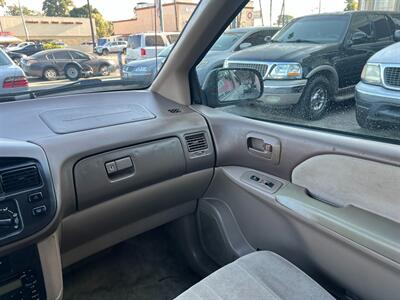 2000 Toyota Sienna CE   - Photo 22 - Los Angeles, CA 91306