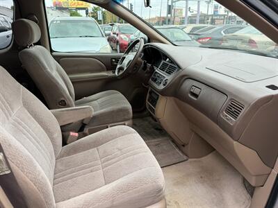 2002 Toyota Sienna CE - Photo 38 - Los Angeles, CA 91306