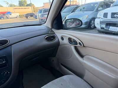 2000 Ford Focus SE - Photo 21 - Los Angeles, CA 91306