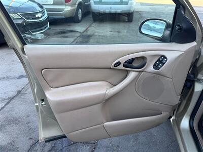 2000 Ford Focus SE - Photo 14 - Los Angeles, CA 91306