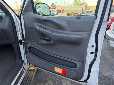 2002 Ford Expedition XLT   - Photo 35 - Los Angeles, CA 91306