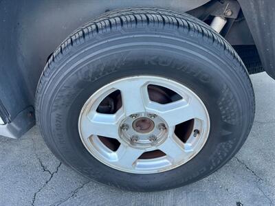 2002 Chevrolet TrailBlazer LS   - Photo 13 - Los Angeles, CA 91306