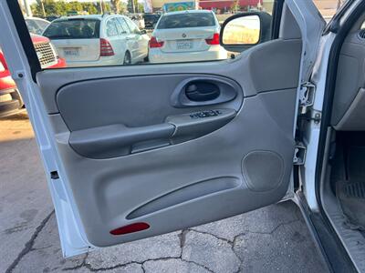 2002 Chevrolet TrailBlazer LS   - Photo 15 - Los Angeles, CA 91306