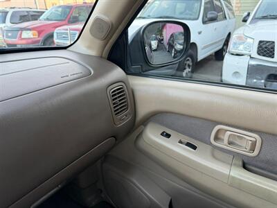 2000 Nissan Pathfinder SE   - Photo 45 - Los Angeles, CA 91306