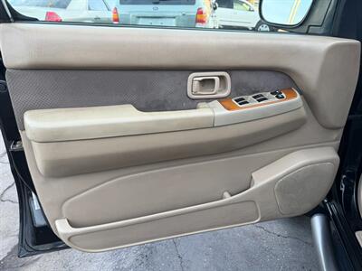 2000 Nissan Pathfinder SE   - Photo 15 - Los Angeles, CA 91306