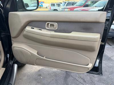 2000 Nissan Pathfinder SE   - Photo 39 - Los Angeles, CA 91306