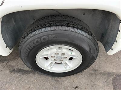 2000 Dodge Durango SLT   - Photo 13 - Los Angeles, CA 91306