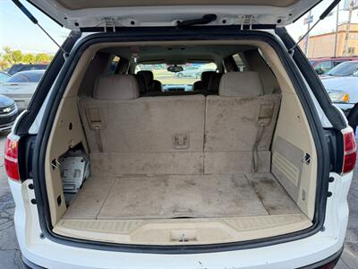 2008 Saturn Outlook XE   - Photo 20 - Los Angeles, CA 91306