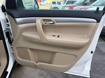 2008 Saturn Outlook XE   - Photo 36 - Los Angeles, CA 91306
