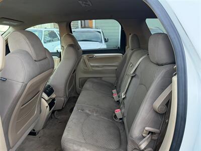 2008 Saturn Outlook XE   - Photo 17 - Los Angeles, CA 91306
