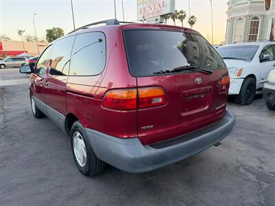 2000 Toyota Sienna LE   - Photo 32 - Los Angeles, CA 91306