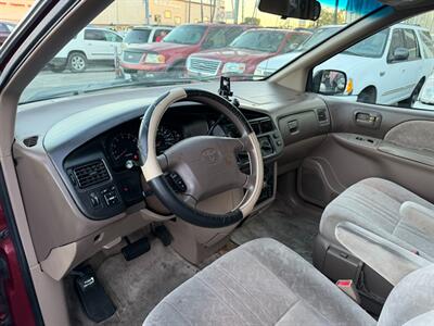 2000 Toyota Sienna LE   - Photo 16 - Los Angeles, CA 91306