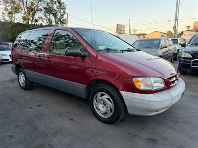 2000 Toyota Sienna LE   - Photo 2 - Los Angeles, CA 91306