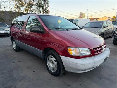 2000 Toyota Sienna LE   - Photo 1 - Los Angeles, CA 91306
