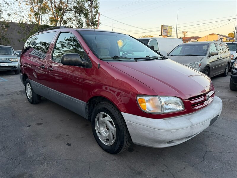 2000 Toyota Sienna LE   - Photo 1 - Los Angeles, CA 91306