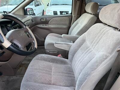 2000 Toyota Sienna LE   - Photo 17 - Los Angeles, CA 91306