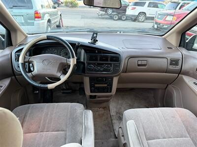 2000 Toyota Sienna LE   - Photo 47 - Los Angeles, CA 91306