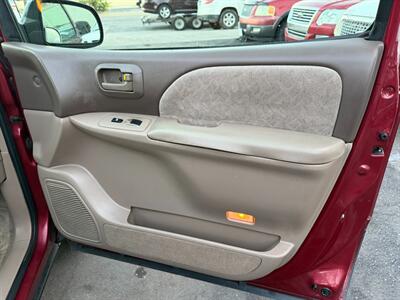 2000 Toyota Sienna LE   - Photo 40 - Los Angeles, CA 91306