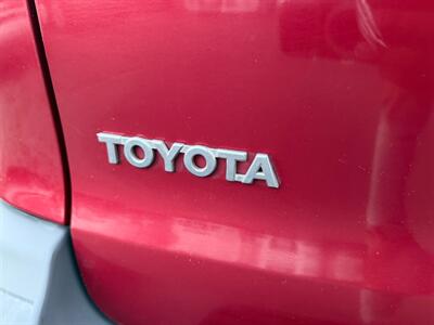 2000 Toyota Sienna LE   - Photo 37 - Los Angeles, CA 91306