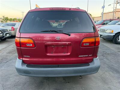 2000 Toyota Sienna LE   - Photo 33 - Los Angeles, CA 91306
