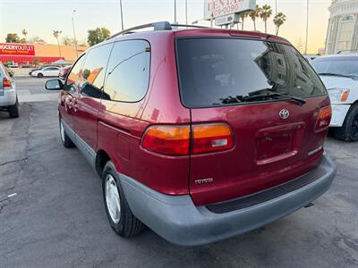2000 Toyota Sienna LE   - Photo 10 - Los Angeles, CA 91306