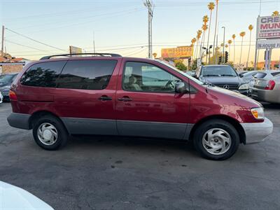 2000 Toyota Sienna LE   - Photo 4 - Los Angeles, CA 91306