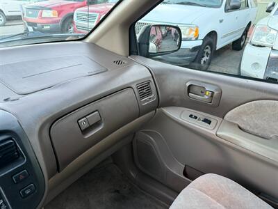 2000 Toyota Sienna LE   - Photo 48 - Los Angeles, CA 91306