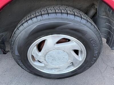 2000 Toyota Sienna LE   - Photo 13 - Los Angeles, CA 91306