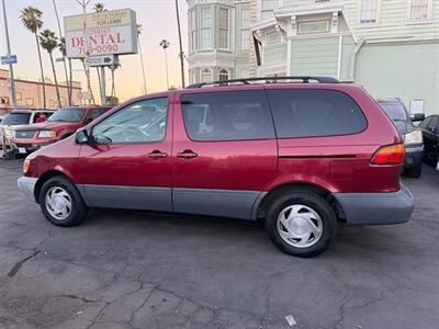 2000 Toyota Sienna LE   - Photo 30 - Los Angeles, CA 91306