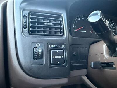2000 Toyota Sienna LE   - Photo 52 - Los Angeles, CA 91306