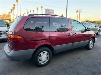 2000 Toyota Sienna LE   - Photo 6 - Los Angeles, CA 91306