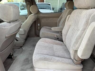 2000 Toyota Sienna LE   - Photo 18 - Los Angeles, CA 91306