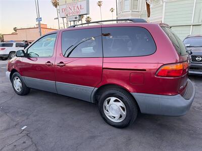 2000 Toyota Sienna LE   - Photo 11 - Los Angeles, CA 91306