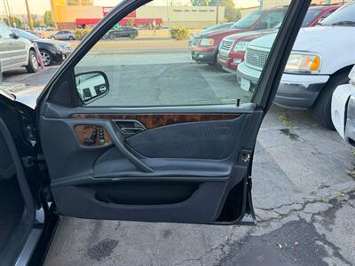 2000 Mercedes-Benz E 320   - Photo 37 - Los Angeles, CA 91306