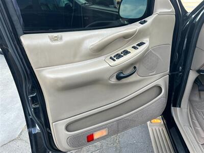 2000 Ford Expedition Eddie Bauer   - Photo 15 - Los Angeles, CA 91306