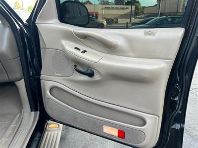 2000 Ford Expedition Eddie Bauer   - Photo 37 - Los Angeles, CA 91306