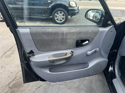 2001 Hyundai ACCENT GL   - Photo 15 - Los Angeles, CA 91306