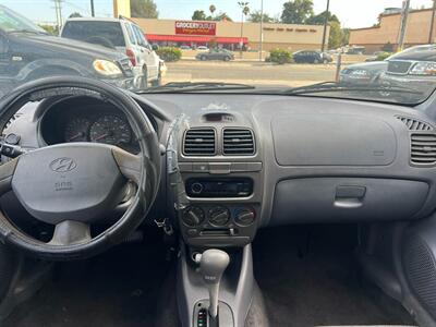 2001 Hyundai ACCENT GL   - Photo 22 - Los Angeles, CA 91306