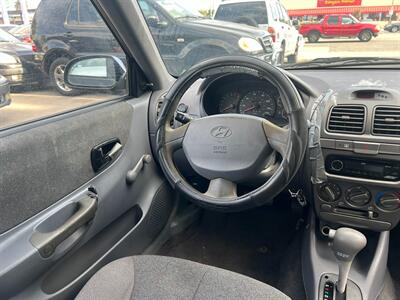 2001 Hyundai ACCENT GL   - Photo 23 - Los Angeles, CA 91306