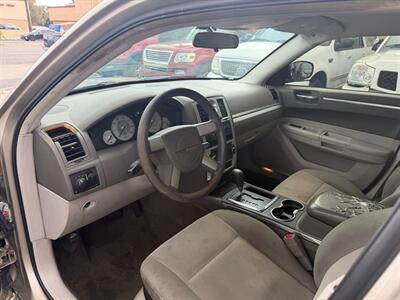 2009 Chrysler 300 LX   - Photo 16 - Los Angeles, CA 91306
