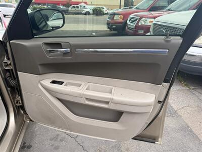 2009 Chrysler 300 LX   - Photo 39 - Los Angeles, CA 91306