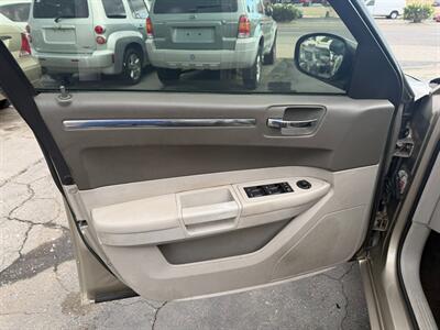 2009 Chrysler 300 LX   - Photo 15 - Los Angeles, CA 91306