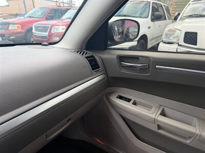 2009 Chrysler 300 LX   - Photo 45 - Los Angeles, CA 91306