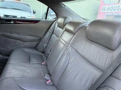 2002 Lexus ES 300   - Photo 19 - Los Angeles, CA 91306