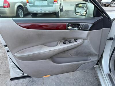 2002 Lexus ES 300   - Photo 15 - Los Angeles, CA 91306