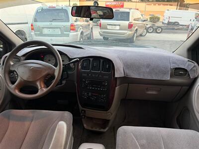 2002 Chrysler Town and Country EX   - Photo 46 - Los Angeles, CA 91306
