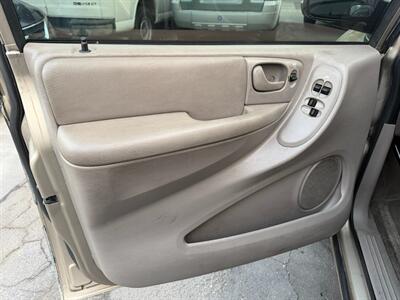 2002 Chrysler Town and Country EX   - Photo 15 - Los Angeles, CA 91306