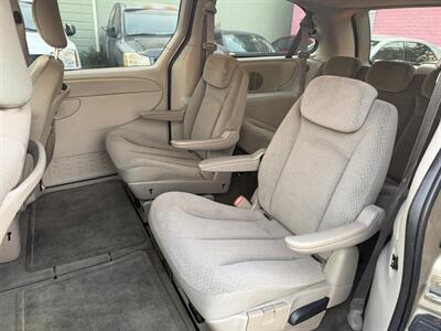 2006 Chrysler Town and Country LX - Photo 18 - Los Angeles, CA 91306