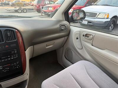 2006 Chrysler Town and Country LX - Photo 22 - Los Angeles, CA 91306